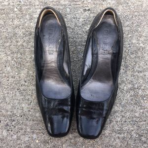 Black eel skin pumps